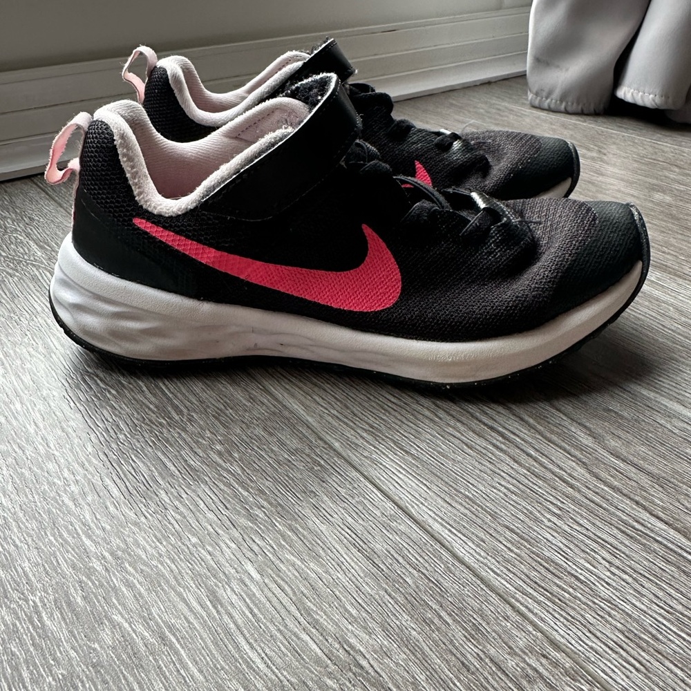 Nike black and pink girls size 1 running shoes